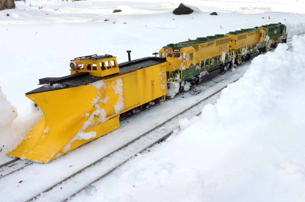 Firstrate Model Train Plows Snow Like Its Big Brother! Train Fanatics