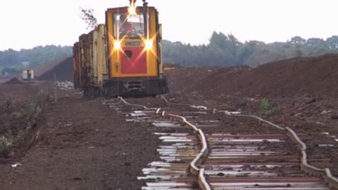 Sketchy Temporary Tracks For Hauling Peat | Train Fanatics Videos