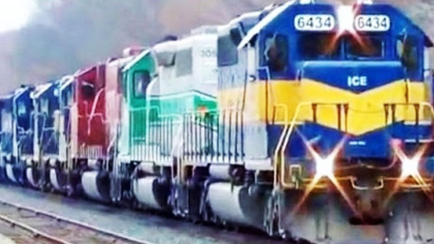 7 Locomotive “Lash-Up” Is A Colorful Sight! | Train Fanatics Videos