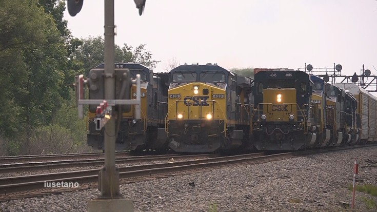 CSX Locomotives Have A Surprise On The Center Track! | Train Fanatics Videos