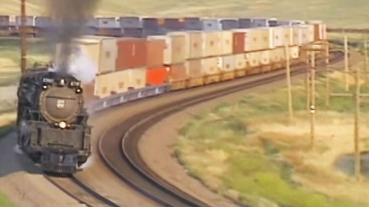 Union Pacific’s #3985 Climbs Archer Hill | Train Fanatics Videos