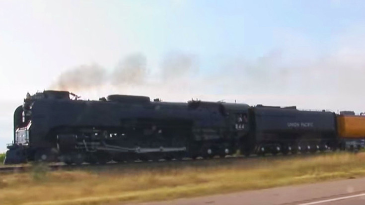 Stunning Engines UP3985, SP4449, And UP844 Pacing! | Train Fanatics Videos
