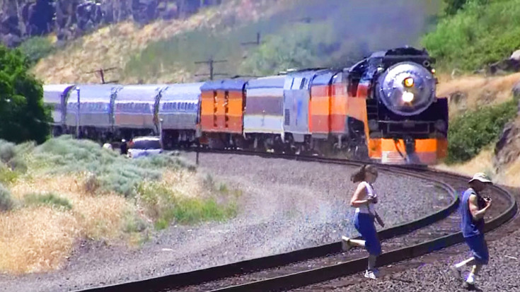 4449-close-call | Train Fanatics Videos