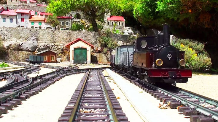 Amazingly Detailed Model Train Ride Along! | Train Fanatics Videos