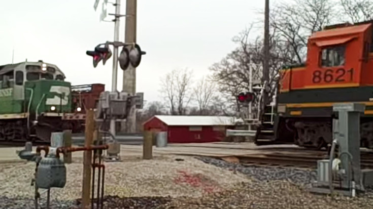 Epic BNSF Horn Duel And Meet! | Train Fanatics Videos