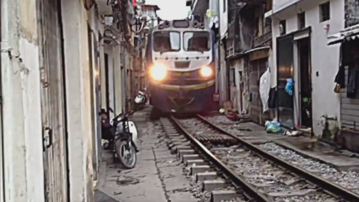 Train Gut-wrenchingly Passes Between Neighborhood Homes! | Train Fanatics Videos