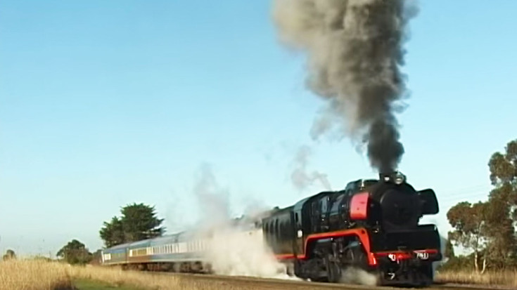 Aussie Steamer Stalls On Grade, Fights To The Top! | Train Fanatics Videos