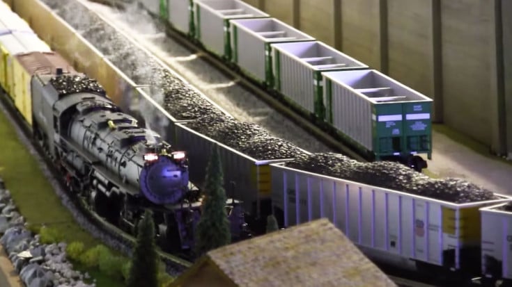 Model Big Boy Hauls Freight Like The Real Thing! | Train Fanatics Videos