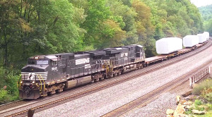 Norfolk Southern “High And Wide” Freight Hauls Wind Turbines