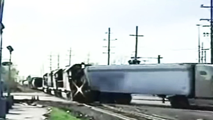 18 Wheeler Almost Clears The Tracks | Train Fanatics Videos