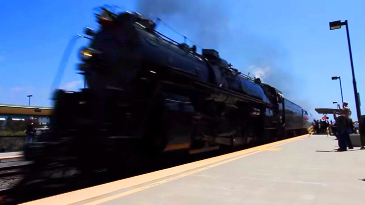 Santa Fe #3751 Blows Away Spectators On High Speed Pass | Train Fanatics Videos