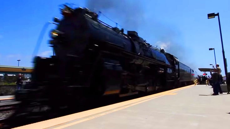 Santa Fe #3751 Blows Away Spectators On High Speed Pass | Train Fanatics Videos