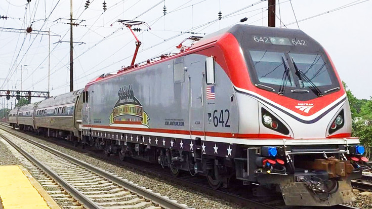 Amtrak Pays Patriotic Tribute With US Veterans Locomotive! | Train Fanatics Videos