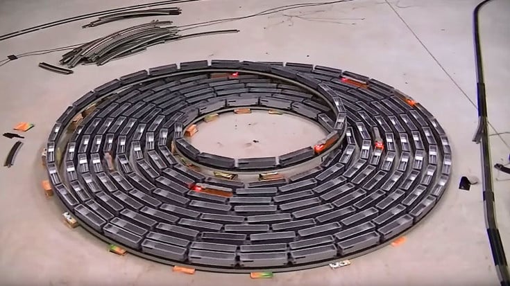 Endless H/O Scale Bi-Directional Spiral Train Set Will Blow You Away! | Train Fanatics Videos