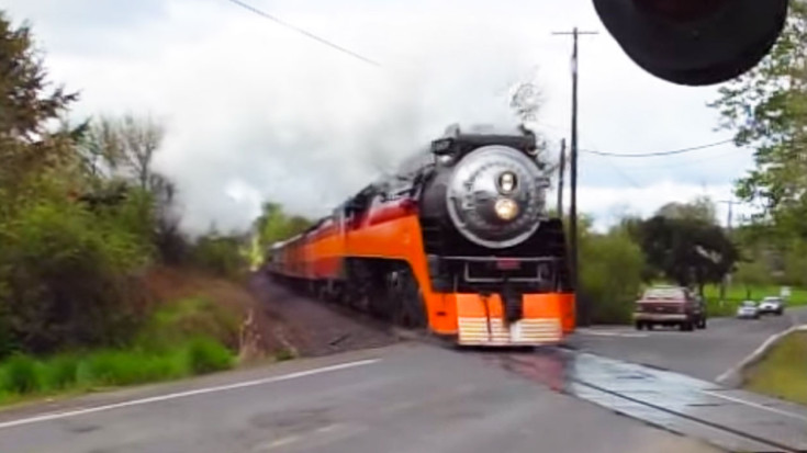 SP #4449 Grade Crossing | Train Fanatics Videos