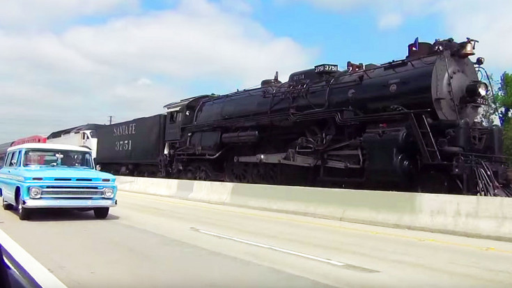 Santa Fe 3751 Begins Her Journey… On The Freeway | Train Fanatics Videos