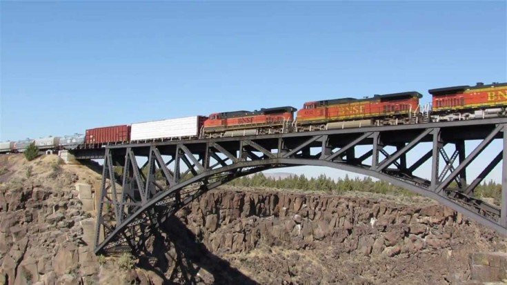 Crooked River Canyon Railroad Bridge Is Over 100 Years Old! | Train Fanatics Videos