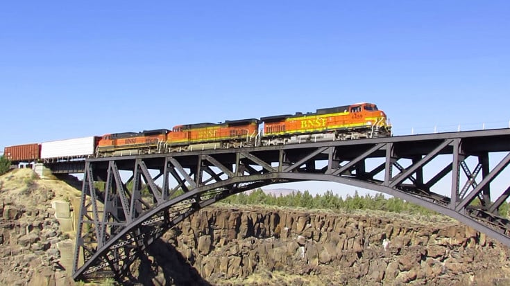 Crooked River Canyon Railroad Bridge Is Over 100 Years Old! | Train Fanatics Videos