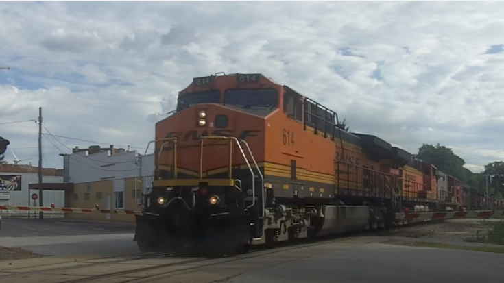 AWESOME__BNSF_614_Leads_28_Engine_Power_Move__Erie__IL_-_YouTube | Train Fanatics Videos