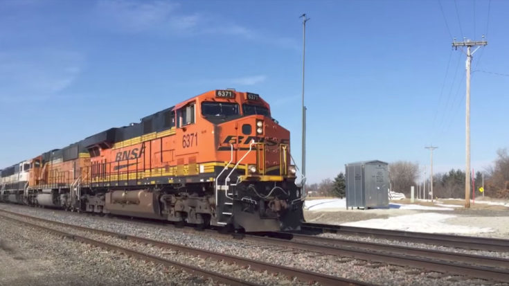 28 BNSF Power Move | Train Fanatics Videos