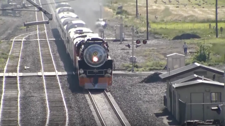 SP 4449 Engineer Lays On The Whistle | Train Fanatics Videos