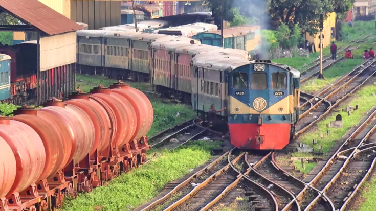 _1__Beautiful_Snake_Shape_Train_of_Bangladesh_Railway_in_4K_-_YouTube | Train Fanatics Videos