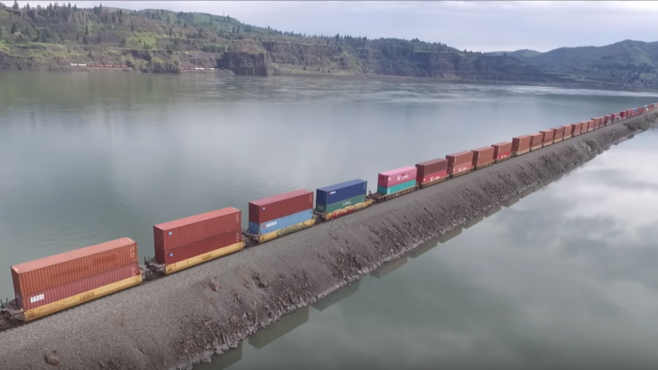 Double Freights In The Columbia River Gorge | Train Fanatics Videos