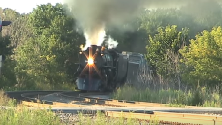 Milwaukee Road 261 Rounds The Bend | Train Fanatics Videos