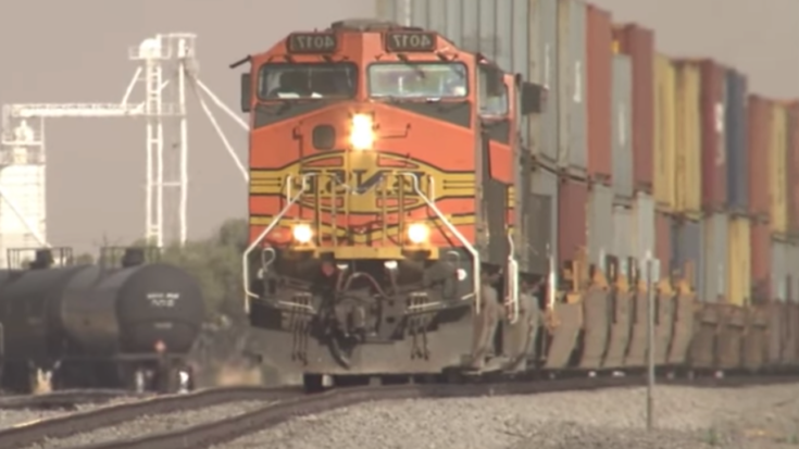 _3__High_speed_freight_train_Texas_-_YouTube | Train Fanatics Videos