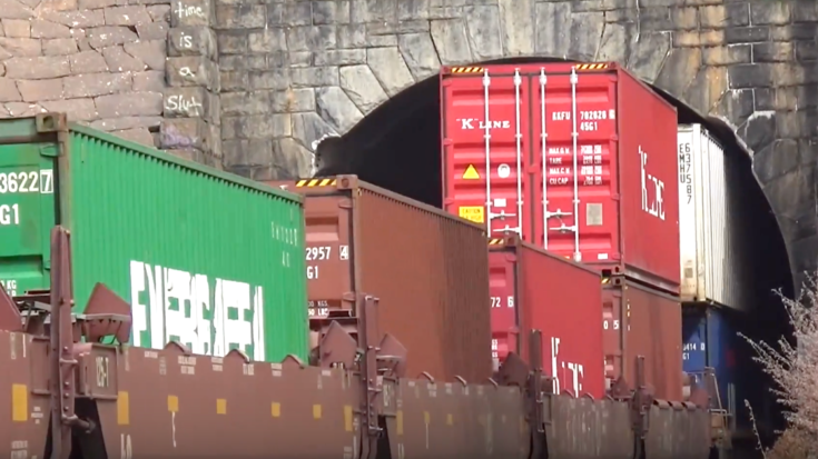 Talk About Close Clearance! | Train Fanatics Videos