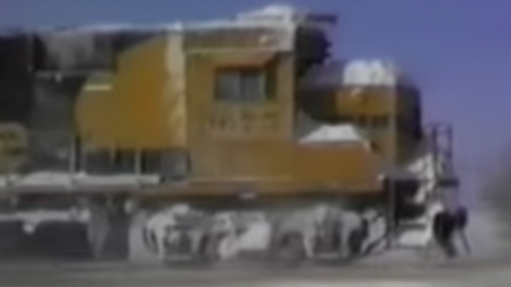 Pacing Santa Fe Through The Snow | Train Fanatics Videos