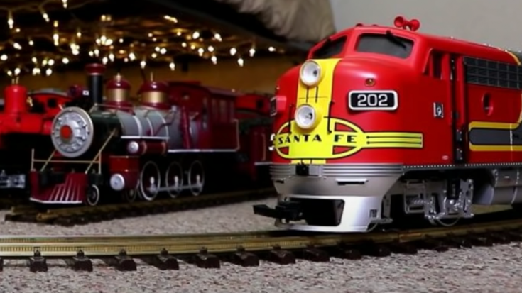 Santa Fe Super Chief Visits Neighbor | Train Fanatics Videos