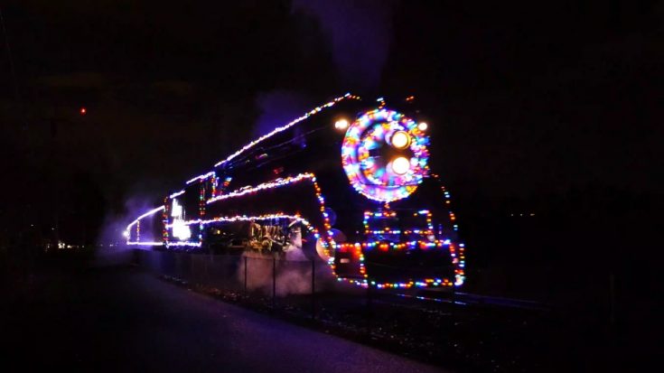 SP #4449 Christmas Train | Train Fanatics Videos
