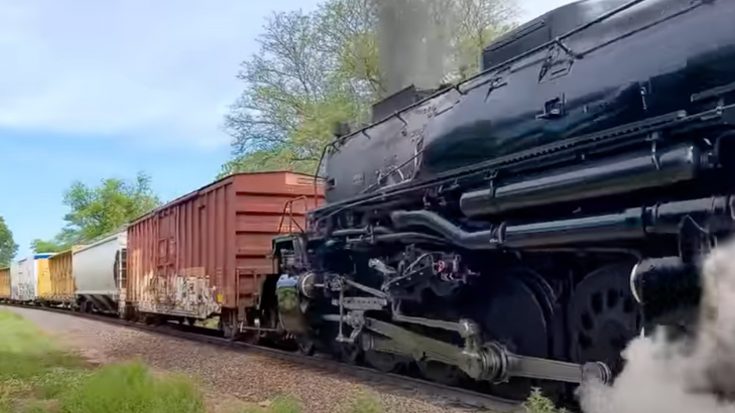Big Boy #4014 Pushes Stalled Freight | Train Fanatics Videos