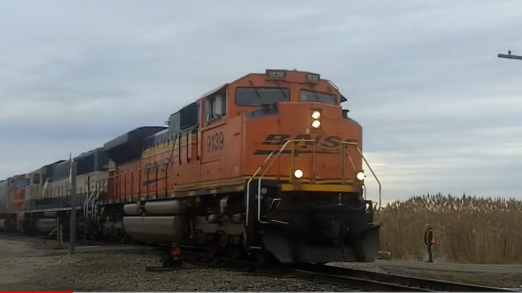 19 Santa Fe Warbonnets Power Move | Train Fanatics Videos